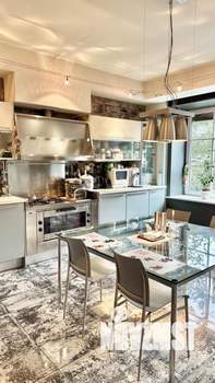 Таунхаус 500м², 3-этажный, участок 5 сот.