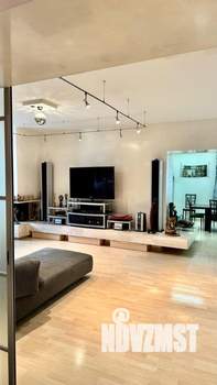 Таунхаус 500м², 3-этажный, участок 5 сот.