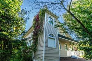 Дом 280м², 3-этажный, участок 15 сот.