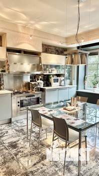 Таунхаус 500м², 3-этажный, участок 5 сот.