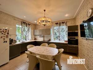 Коттедж 527м², 3-этажный, участок 27 сот.