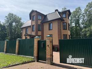 Дом 555м&sup2;, 3-этажный, участок 15 сот.  