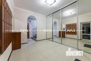 Дом 284м², 3-этажный, участок 8 сот.  