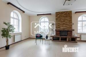 Дом 284м², 3-этажный, участок 8 сот.  
