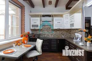 Коттедж 214м², 3-этажный, участок 4 сот.  