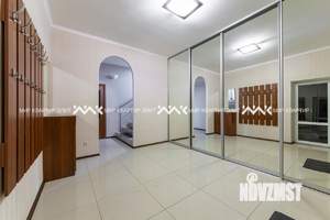 Дом 284м², 3-этажный, участок 8 сот.  