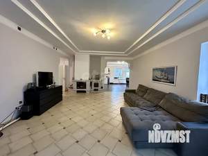 Дом 270м², 2-этажный, участок 12 сот.  