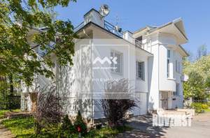 4-к квартира, вторичка, 218м2, 1/2 этаж