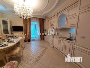 4-к квартира, вторичка, 144м2, 1/4 этаж